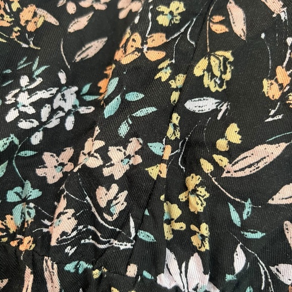 2/$15 Lane Bryant 18/20 V-Neck Black Floral Blouse Elastic Waist Ruffles - Picture 6 of 9